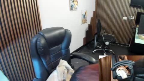 Snapshot of abbystones chatting on 10/29/25, 10:39 Abby Stones online show from 10/29/25, 10:39