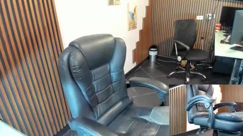 Snapshot of abbystones chatting on 11/26/25, 11:00 Abby Stones online show from 11/26/25, 11:00