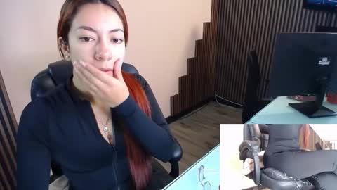 Snapshot of abbystones chatting on 12/17/25, 11:16 Abby Stones online show from 12/17/25, 11:16