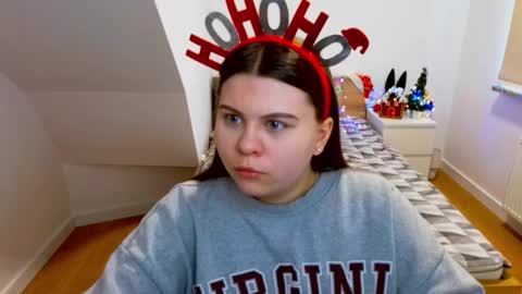 Snapshot of abbyvibe chatting on 12/18/25, 10:43 abbyvibe online show from 12/18/25, 10:43