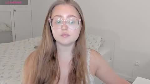 Snapshot of abbywyte chatting on 11/09/25, 02:04 Abby Stream at Sat Sun Mon Fri online show from 11/09/25, 02:04