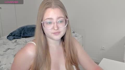 Snapshot of abbywyte chatting on 12/14/25, 02:33 Abby Stream at Sat Sun Mon Fri online show from 12/14/25, 02:33