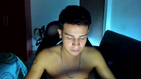 Independence model AbelAsburgo online show from 11/15/25, 10:23