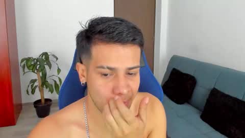 Independence model AbelAsburgo online show from 11/26/25, 09:16