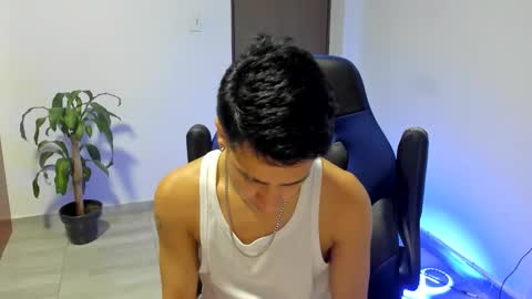 Independence model AbelAsburgo online show from 12/05/25, 02:20