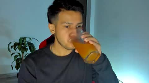 Independence model AbelAsburgo online show from 12/16/25, 01:21