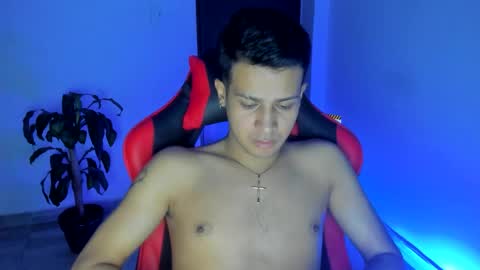 Independence model AbelAsburgo online show from 12/19/25, 07:04