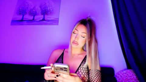Snapshot of abella_soleill chatting on 06/15/26, 04:58 abella_soleill online show from 06/15/26, 04:58