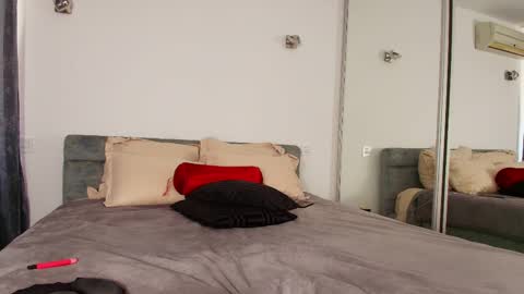 Mermaid online show from 04/05/26, 10:12