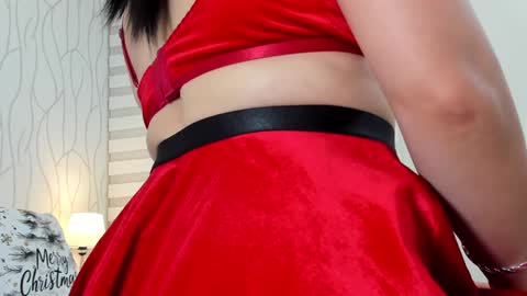 Snapshot of abellaskins chatting on 12/26/24, 11:24 Sophia online show from 12/26/24, 11:24