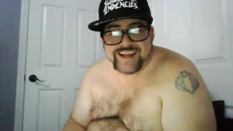 Snapshot of abennett76 chatting on 05/18/26, 04:07 AJ online show from 05/18/26, 04:07