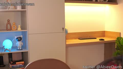 Snapshot of abie_owen chatting on 11/12/25, 11:03 abie_owen online show from 11/12/25, 11:03