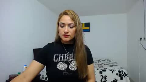 Snapshot of abie_spicy_ chatting on 11/27/25, 11:45 ximena online show from 11/27/25, 11:45