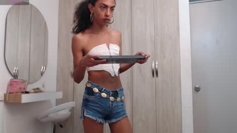 Snapshot of abigail_f00x chatting on 03/27/26, 01:11 Abigail online show from 03/27/26, 01:11