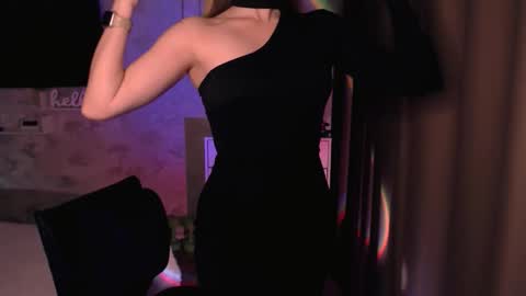 Anna online show from 11/21/25, 08:18