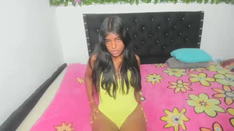 Snapshot of abigail_hot10 chatting on 10/16/25, 03:35 abigail_hot10 online show from 10/16/25, 03:35