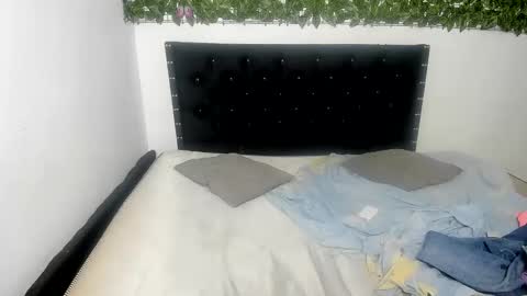 Snapshot of abigail_hot10 chatting on 11/13/25, 05:45 abigail_hot10 online show from 11/13/25, 05:45