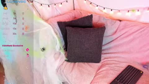 Snapshot of abigail_luna_ chatting on 10/10/25, 05:17 abi online show from 10/10/25, 05:17