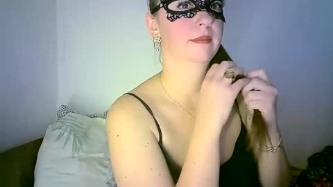 Snapshot of abigailove4u chatting on 12/03/24, 11:57 GoldenFish online show from 12/03/24, 11:57