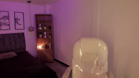 Snapshot of abiigaiil_ chatting on 12/13/24, 01:48 Abigail online show from 12/13/24, 01:48