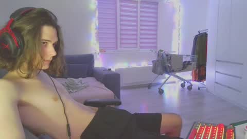 Snapshot of abobus123 chatting on 12/18/24, 11:45 hi  cum in pvt noi extra tip online show from 12/18/24, 11:45