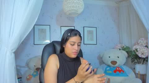 Snapshot of abriill_2 chatting on 04/01/26, 07:33 ABRIL online show from 04/01/26, 07:33
