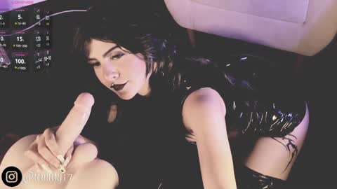 Snapshot of abril__colen chatting on 12/07/24, 01:07 April online show from 12/07/24, 01:07