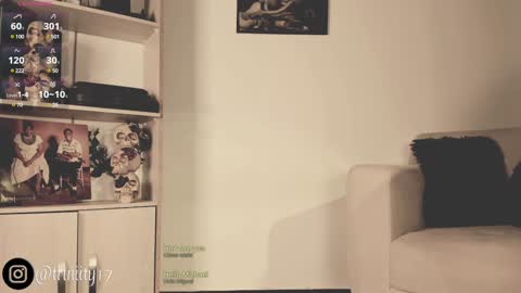 Snapshot of abril__colen chatting on 12/09/24, 12:01 April online show from 12/09/24, 12:01