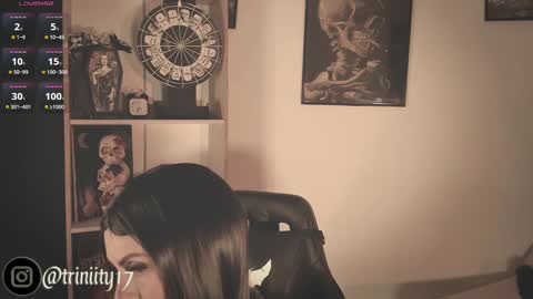 Snapshot of abril__colen chatting on 12/12/24, 10:20 April online show from 12/12/24, 10:20