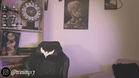 Snapshot of abril__colen chatting on 12/16/24, 09:09 April online show from 12/16/24, 09:09