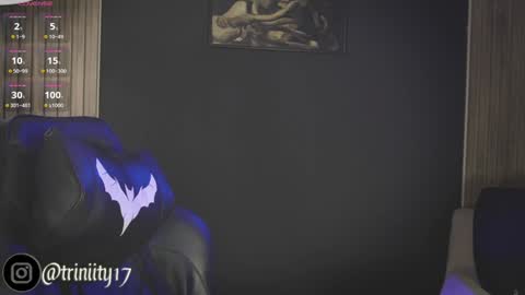 Snapshot of abril__colen chatting on 12/24/24, 12:33 April online show from 12/24/24, 12:33