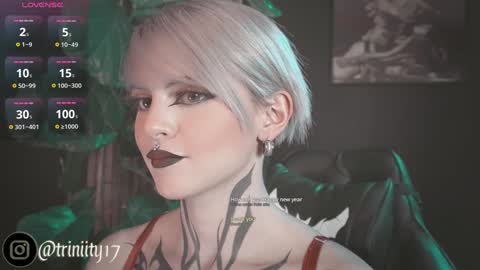 Snapshot of abril__colen chatting on 12/31/24, 11:06 April online show from 12/31/24, 11:06