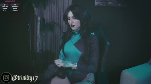 Snapshot of abril__colen chatting on 02/12/25, 12:48 April online show from 02/12/25, 12:48