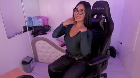 Snapshot of abril__ws chatting on 09/22/25, 01:35 Abril online show from 09/22/25, 01:35