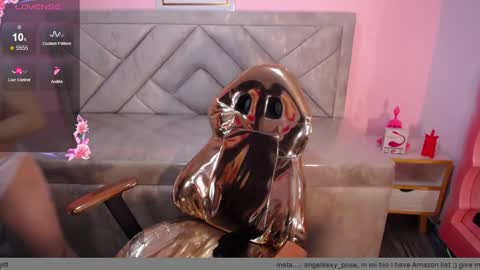 abril_ch_ online show from 01/13/26, 11:59