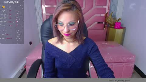 abril_ch_ online show from 05/06/26, 12:21
