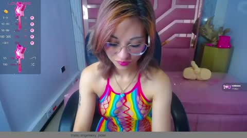 abril_ch_ online show from 05/30/26, 12:24