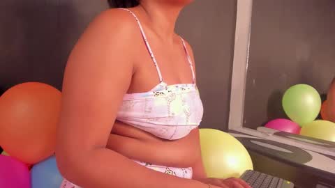 Snapshot of abril_jones10 chatting on 01/11/25, 08:00 Abril jones online show from 01/11/25, 08:00