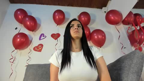 Snapshot of abril_jones10 chatting on 02/14/25, 03:54 Abril jones online show from 02/14/25, 03:54