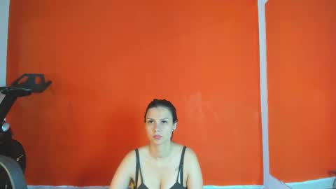 Snapshot of abril_jones10 chatting on 02/16/25, 06:21 Abril jones online show from 02/16/25, 06:21