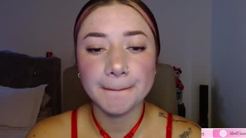 Snapshot of abril_lovee2 chatting on 02/14/25, 07:44 Abril online show from 02/14/25, 07:44