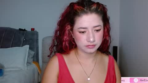 Snapshot of abril_lovee2 chatting on 02/23/25, 06:01 Abril online show from 02/23/25, 06:01