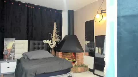 Snapshot of abril_riios chatting on 06/15/26, 03:42 Abril online show from 06/15/26, 03:42