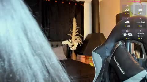 Snapshot of abril_riios chatting on 06/21/26, 04:15 Abril online show from 06/21/26, 04:15
