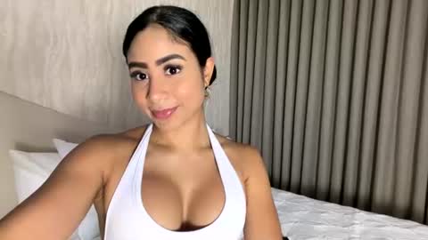 Snapshot of abril_victoria chatting on 07/21/26, 12:35 Abril Victoria online show from 07/21/26, 12:35