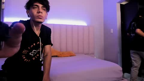 Abril and Julian online show from 05/07/26, 11:59