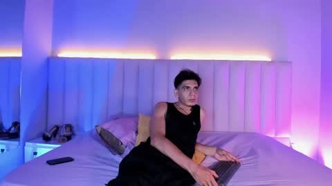 Abril and Julian online show from 06/03/26, 11:57