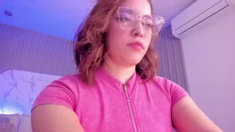 Snapshot of abrilbloom_ chatting on 06/14/26, 02:24 abril online show from 06/14/26, 02:24