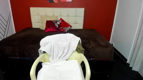 Snapshot of abrillee1 chatting on 12/14/24, 08:08 ABRIL online show from 12/14/24, 08:08