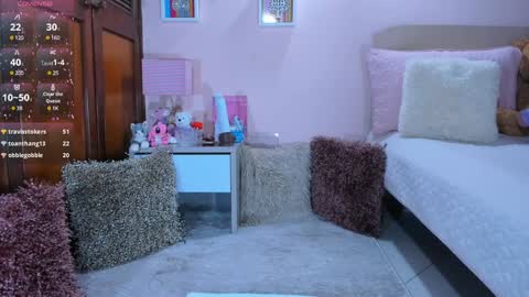 Snapshot of abrilrussell_ chatting on 12/10/24, 01:22 Abril online show from 12/10/24, 01:22